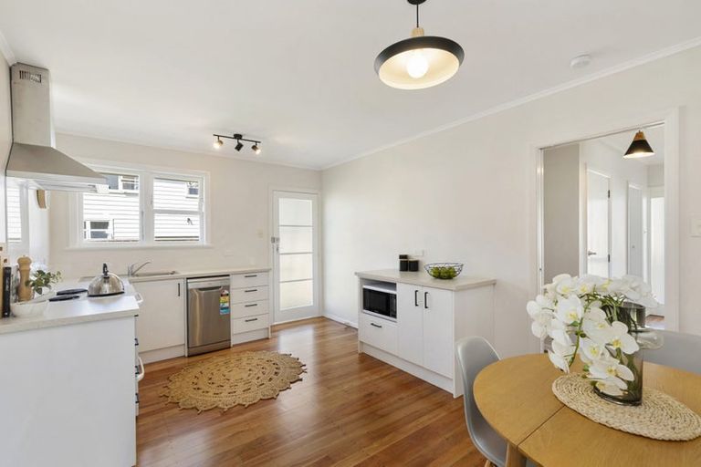 Photo of property in 6b Heather Grove, Fairfield, Lower Hutt, 5011