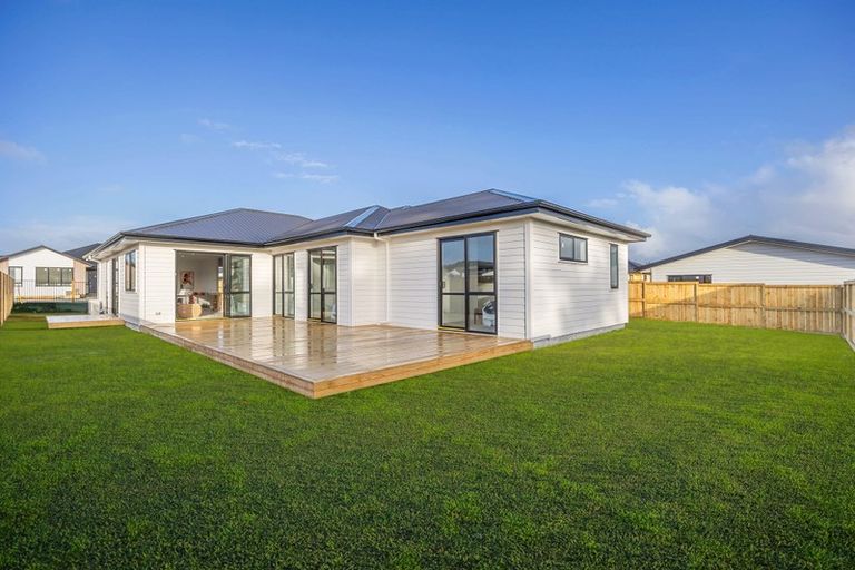 Photo of property in 14 Cutfield Lane, Kumeu, 0810