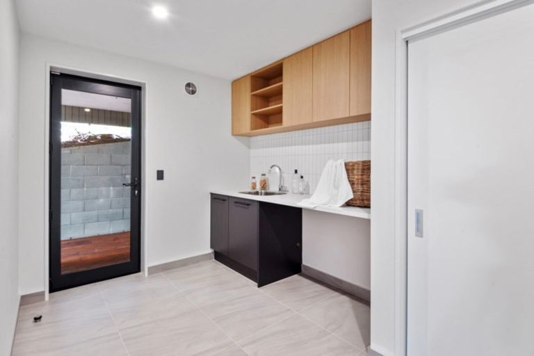 Photo of property in 2 Bluewater View, Mount Pleasant, Christchurch, 8081