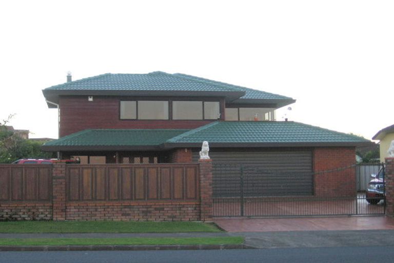 Photo of property in 107 Wiseley Road, West Harbour, Auckland, 0618