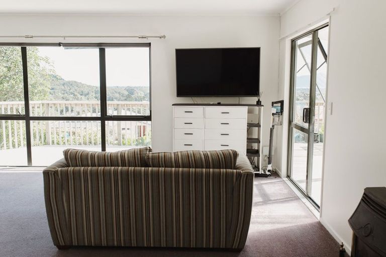 Photo of property in 89 Kakariki Grove, Waikanae, 5036