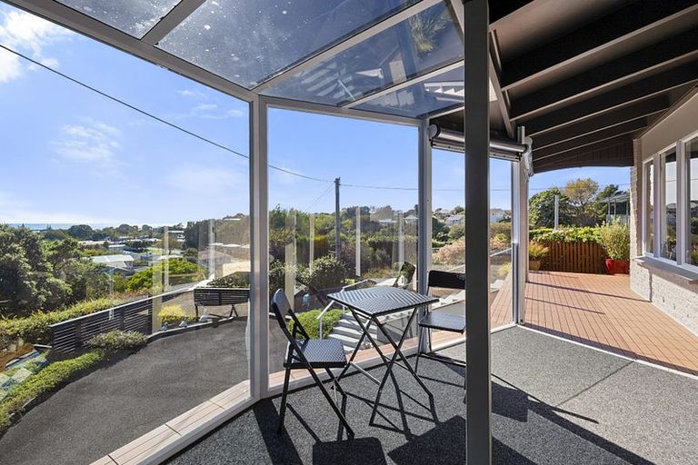 Photo of property in 38 Seaview Road, Marfell, New Plymouth, 4310