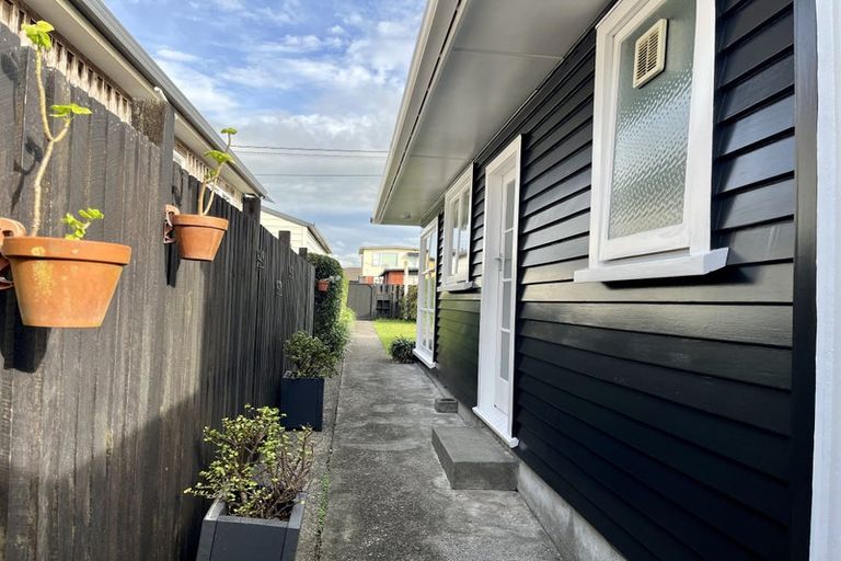 Photo of property in 66 Barrett Street, Westown, New Plymouth, 4310