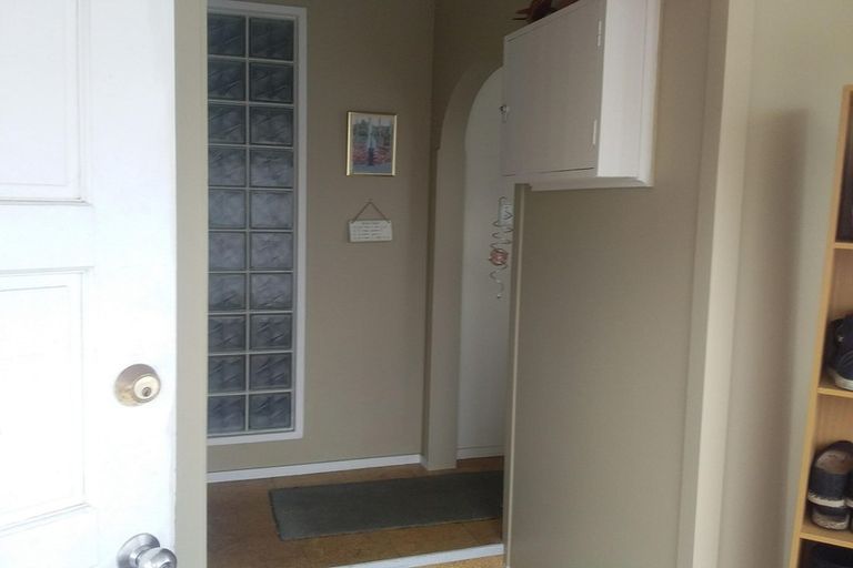 Photo of property in 125 Millbrook Road, Sunnyvale, Auckland, 0612