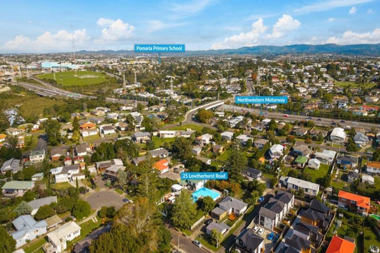 Photo of property in 25 Lowtherhurst Road, Massey, Auckland, 0614
