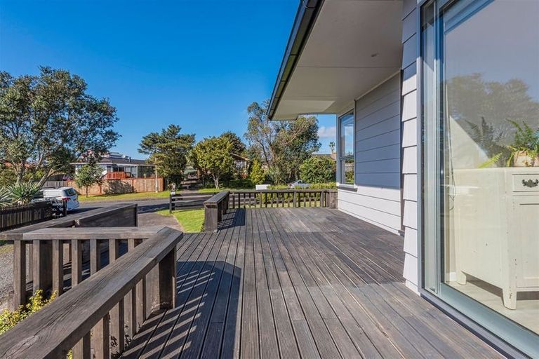 Photo of property in 4 Pipitea Place, Massey, Auckland, 0614
