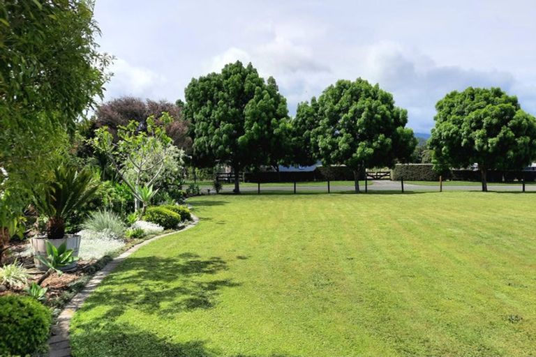 Photo of property in 24 Saint Laurent Way, Ohau, 5570