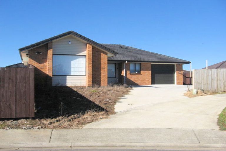 Photo of property in 20 Loughinisland Place, Weymouth, Auckland, 2103
