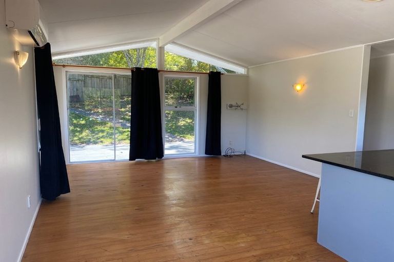 Photo of property in 1/29 Ridgewood Crescent, Birkenhead, Auckland, 0626
