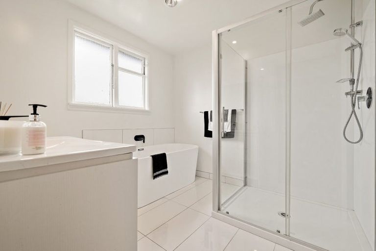 Photo of property in 16 Ilfracombe Place, Burnside, Christchurch, 8053