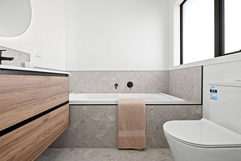 Photo of property in 7 Brough Place, St Andrews, Hamilton, 3200