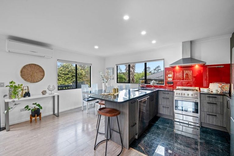 Photo of property in 15 Zefiro Drive, Massey, Auckland, 0614