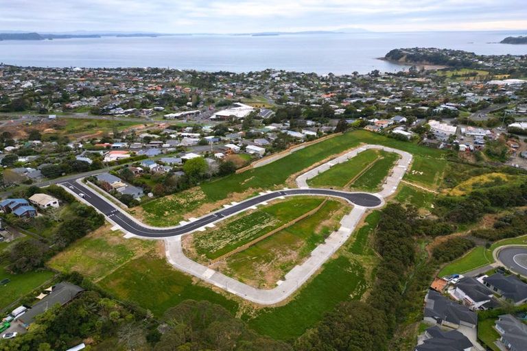 Photo of property in 25 Whenuateitei Crescent, Stanmore Bay, 0932