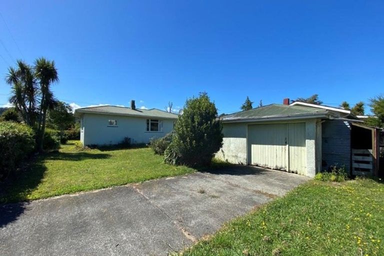 Photo of property in 181 Commercial Street, Takaka, 7110