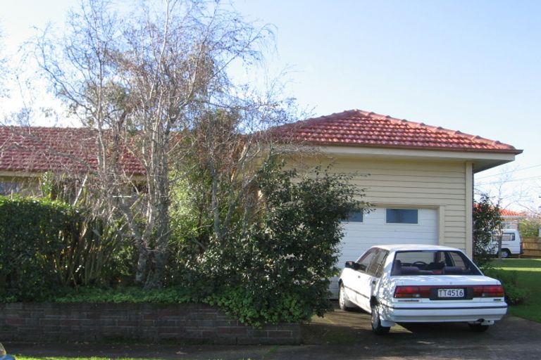 Photo of property in 1 Pine Terrace, Howick, Auckland, 2014