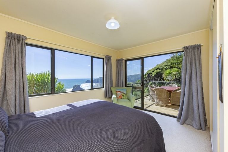 Photo of property in 85 Piha Road, Piha, New Lynn, 0772