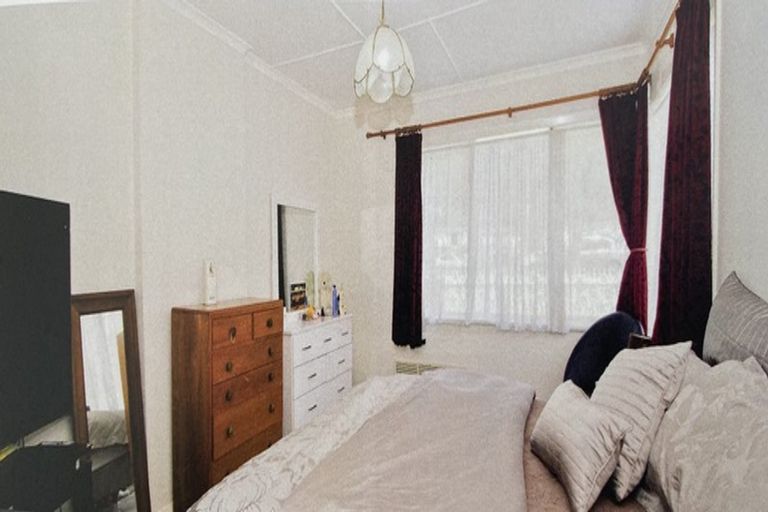 Photo of property in 114 Wainuiomata Road, Wainuiomata, Lower Hutt, 5014