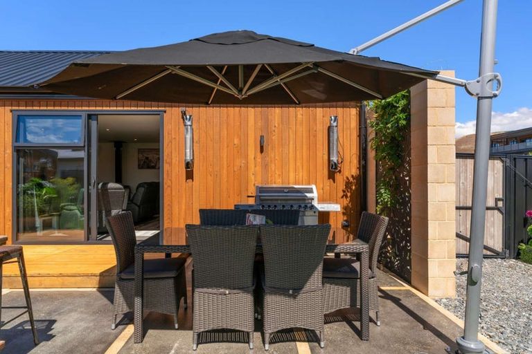 Photo of property in 52 Stratford Drive, Mount Pisa, Cromwell, 9383