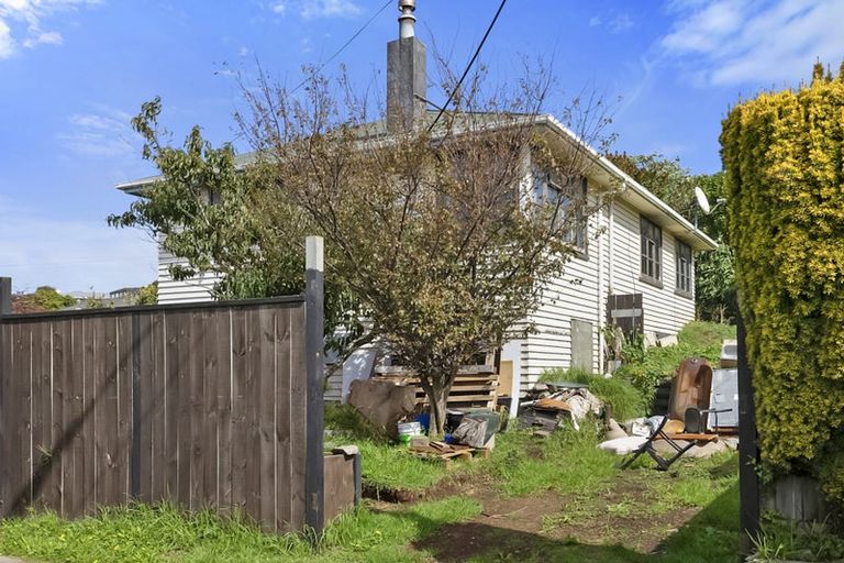 Photo of property in 77 Mould Street, Waitara, 4320