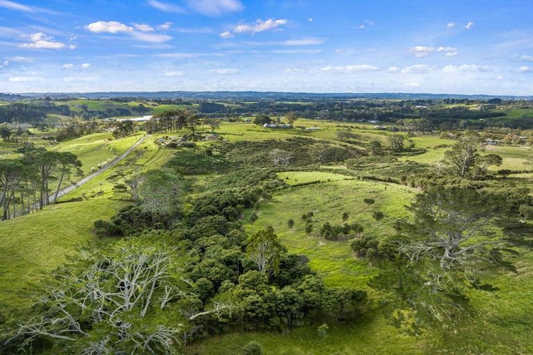 Photo of property in 148 Waitakere Road, Waitakere, Auckland, 0782