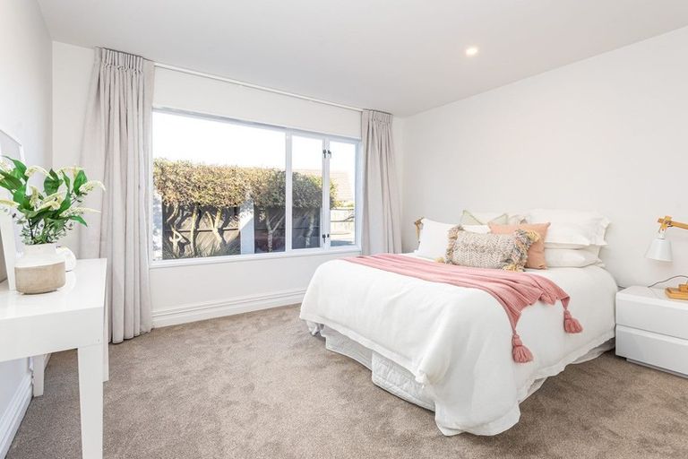 Photo of property in 27 Creese Place, Redwood, Christchurch, 8051