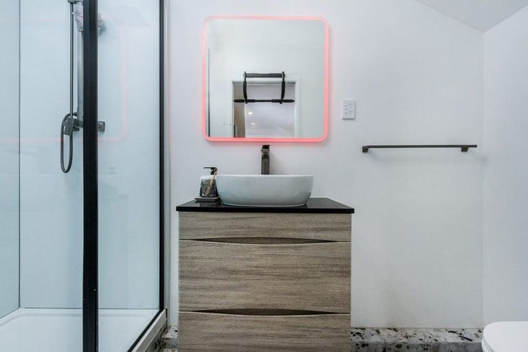 Photo of property in 2/20 Kiteroa Terrace, Rothesay Bay, Auckland, 0630