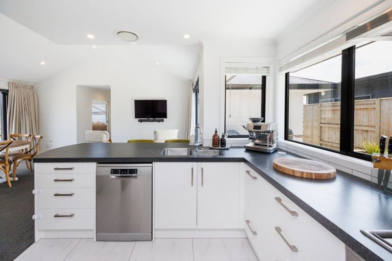 Photo of property in 94 Rosalie Terrace, Kelvin Grove, Palmerston North, 4414