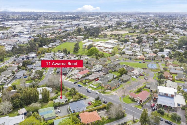 Photo of property in 11 Awaroa Road, Sunnyvale, Auckland, 0612