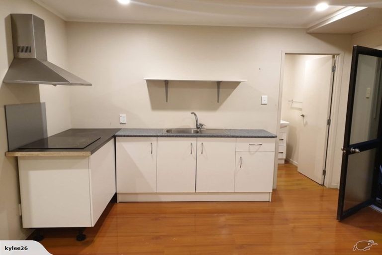 Photo of property in 1/4 James Scott Place, Te Atatu South, Auckland, 0602