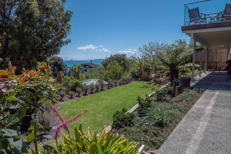 Photo of property in 16 Rangikapiti Road, Coopers Beach, 0420