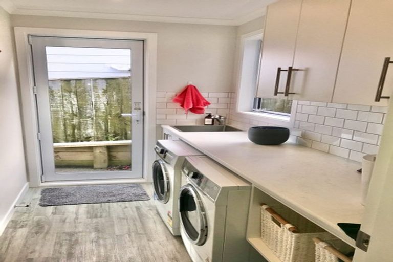 Photo of property in 184 Dowse Drive, Maungaraki, Lower Hutt, 5010