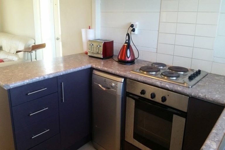 Photo of property in 41 Hobsonville Road, West Harbour, Auckland, 0618