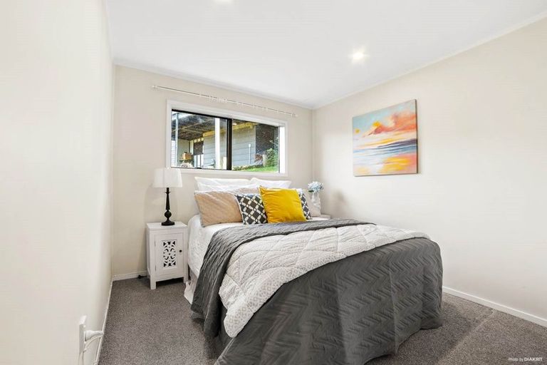 Photo of property in 3 Noeleen Street, Glenfield, Auckland, 0629