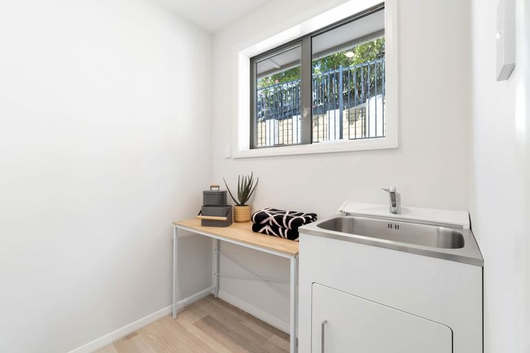 Photo of property in 28 Ticehurst Road, Lyttelton, 8082