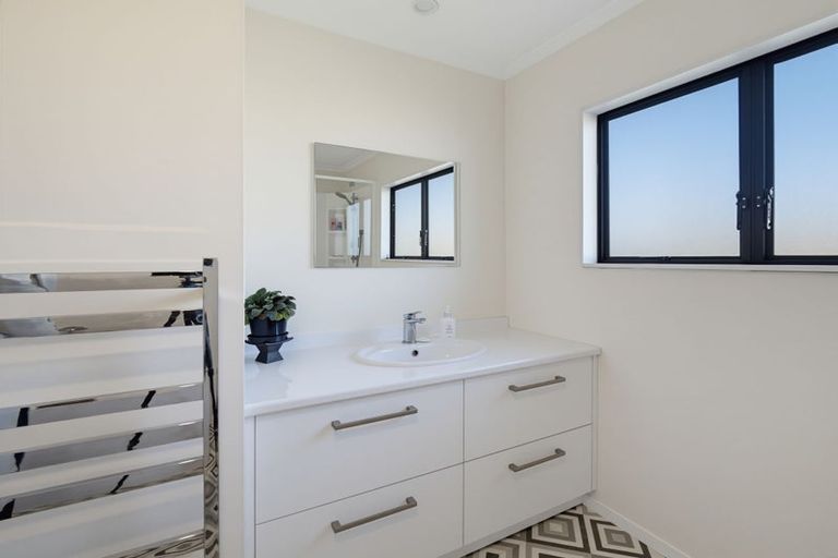 Photo of property in 35 Domain Road, Waipawa, 4210