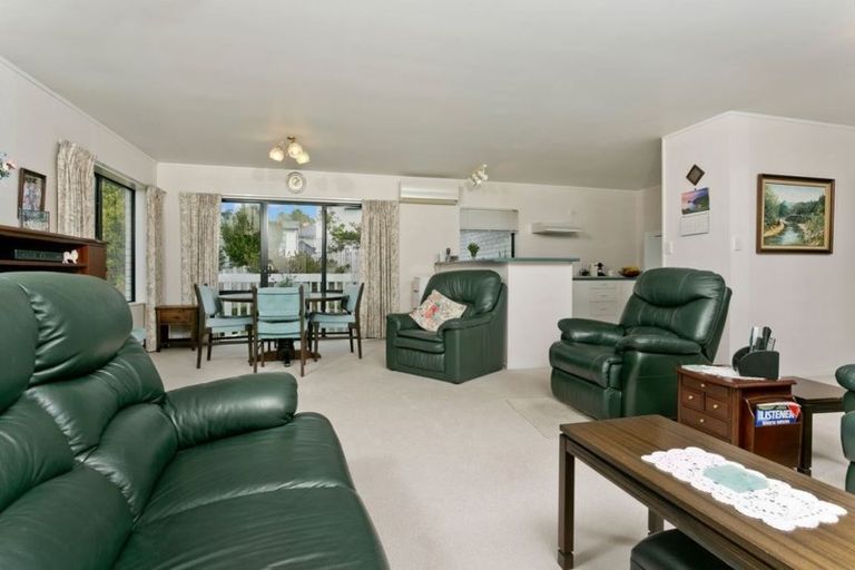 Photo of property in 14 Bluebird Crescent, Unsworth Heights, Auckland, 0632