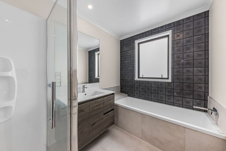 Photo of property in 32 Raranga Lane, Hobsonville, Auckland, 0616