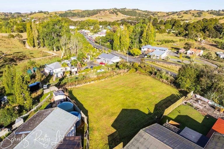 Photo of property in 10 Skelton Crescent, Paparoa, 0571