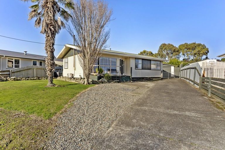 Photo of property in 43 Tararua Terrace, Cloverlea, Palmerston North, 4412