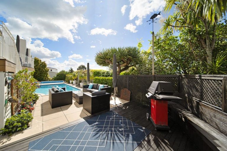 Photo of property in 19 Evelyn Road, Cockle Bay, Auckland, 2014