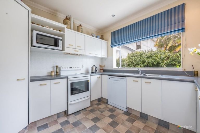 Photo of property in 32 Hinau Street, Woburn, Lower Hutt, 5010