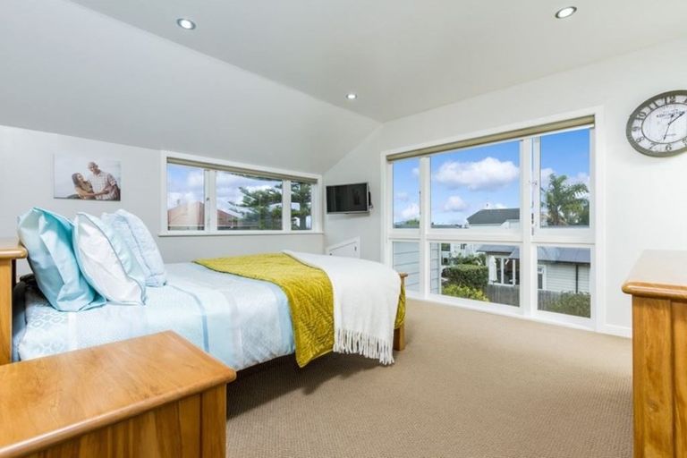 Photo of property in 22 Onewa Road, Northcote Point, Auckland, 0627