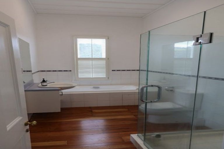 Photo of property in 206 Cape Rodney Road, Leigh, 0985