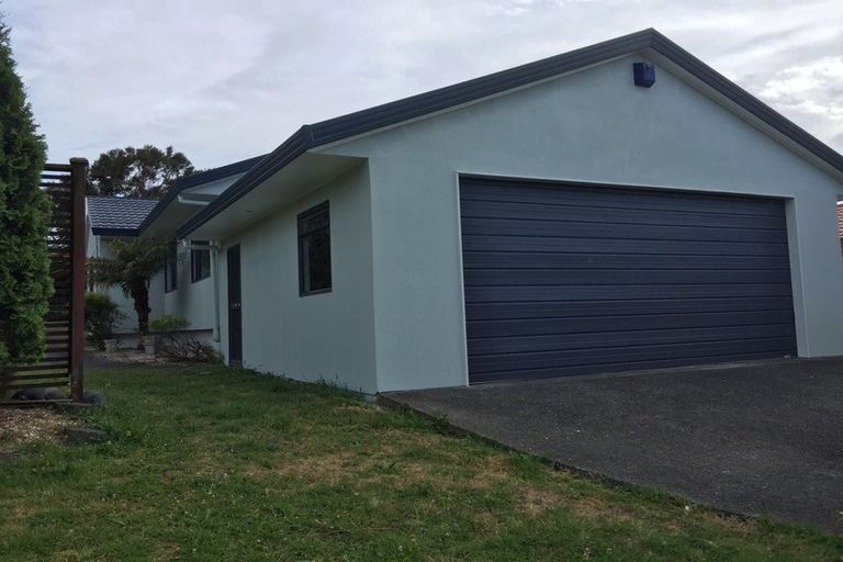 Photo of property in 24 Pukatea Avenue, Albany, Auckland, 0632