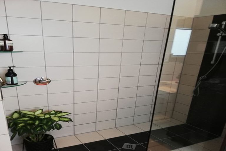 Photo of property in 93 Wade River Road, Stanmore Bay, Whangaparaoa, 0932