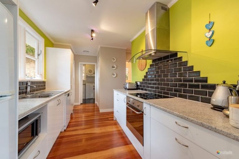 Photo of property in 16 Manor Drive, Stokes Valley, Lower Hutt, 5019