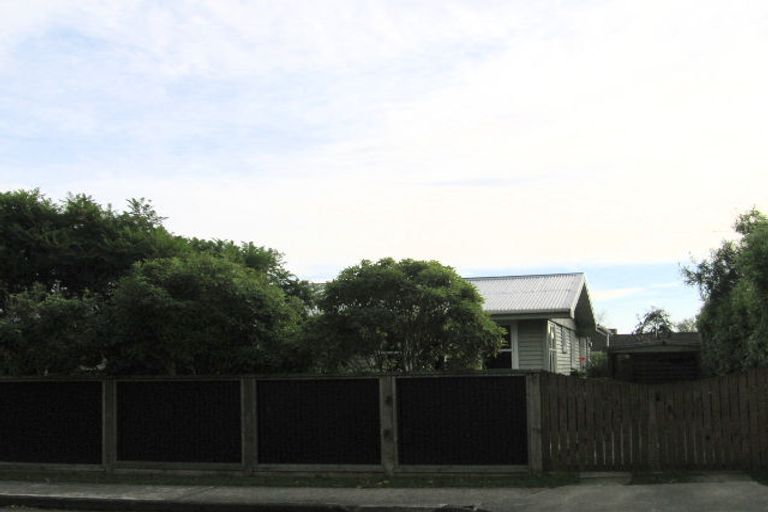 Photo of property in 10 Walton Avenue, Waikanae, 5036