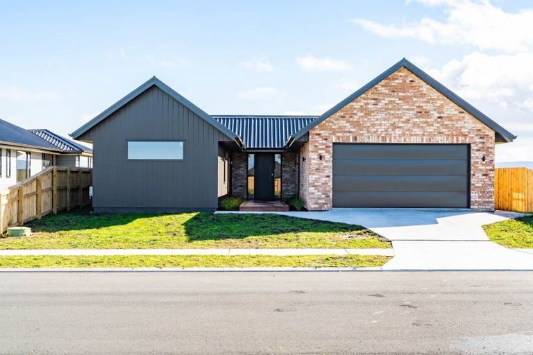 Photo of property in 28 Taurangawaka Road, One Tree Point, 0118