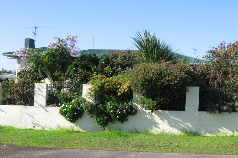 Photo of property in 8 Crown Crescent, Otara, Auckland, 2023