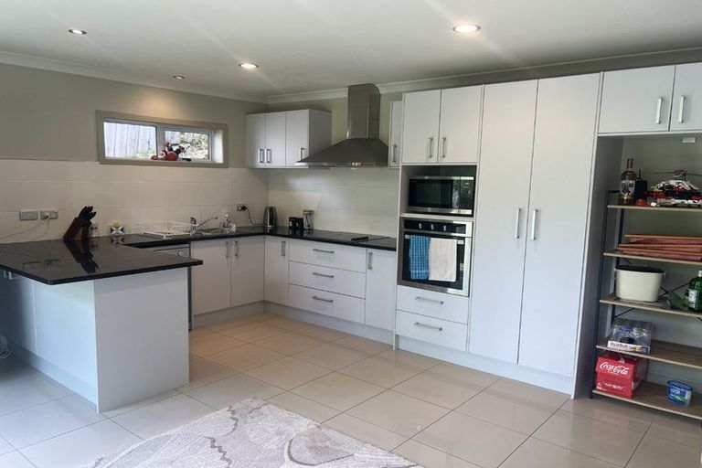 Photo of property in 111a Triangle Road, Massey, Auckland, 0614